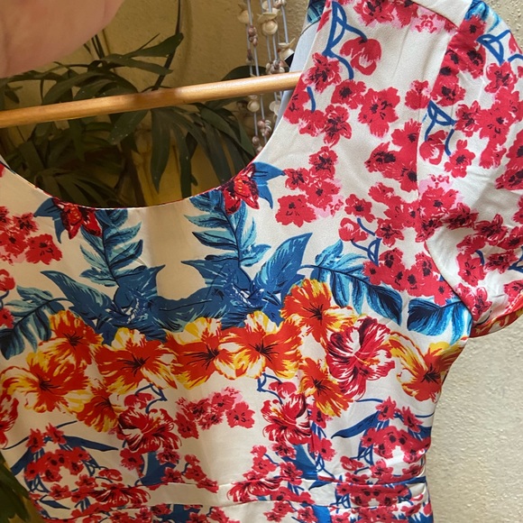 Van Heusen Dress.Size -M - Picture 9 of 10